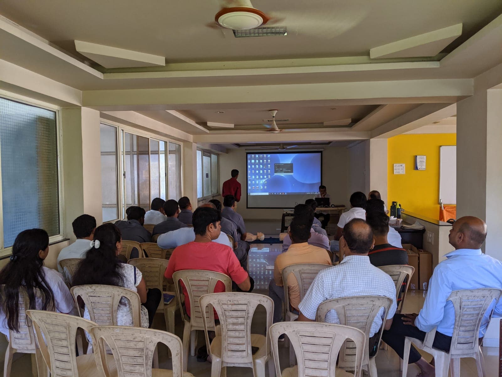 Technical seminar presentation on projector screen
